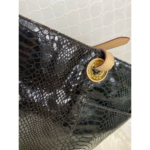 Michael Kors Snake Print Bedford Pocket Tote - Picture 2 of 7